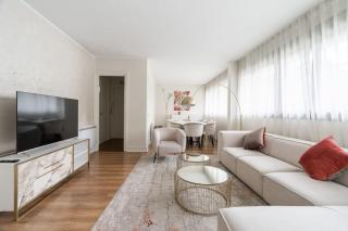 A Refined 2-bedroom close Avenue Foch - París - 0