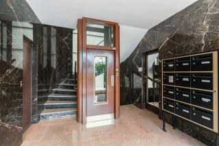 A Refined 2-bedroom close Avenue Foch - París - 6