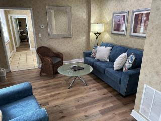 Island House Historic Vacation Rentals - Port Clinton - 4