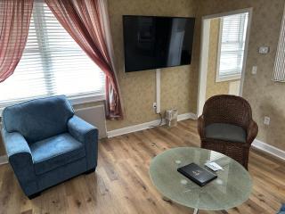 Island House Historic Vacation Rentals - Port Clinton - 3