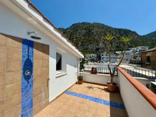 YourHome - La Famiglia Apartment - 6