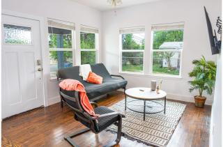 Cozy and Gorgeous 2BR1BA Near Amazing Downtown - San Antonio - 6