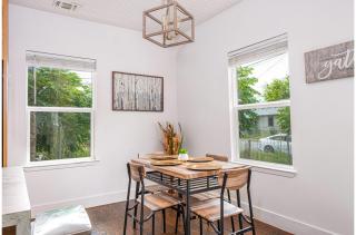 Cozy and Gorgeous 2BR1BA Near Amazing Downtown - 3