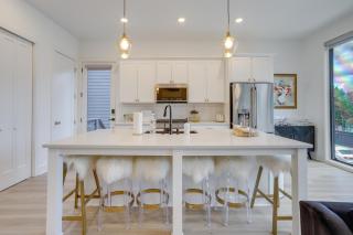 Modern and Luxe Lake Arrowhead Villa Near Marina! - 6