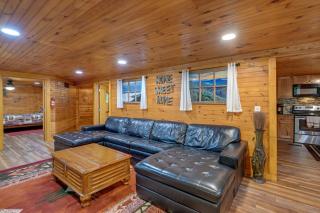 6 Mi to Town Robbinsville Apt with Deck and Grill - Robbinsville - 6
