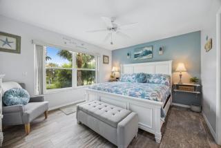 Steps from Beach I Luxurious Island 3 Bed Retreat - Marco Island - 2