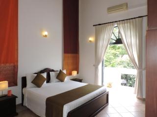 The Villa Green Inn - 2
