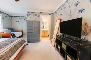Cozy Cottage - Walk to Campus, Stadium, Downtown - 8
