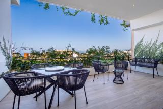 Iconic Rooftop, Bar and Gym, Luxe 2 BR at Soho PV - 9