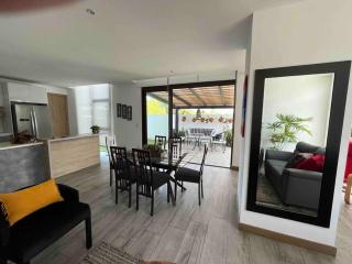 DN2A-Great location with patio and pool - Guatemala - 3