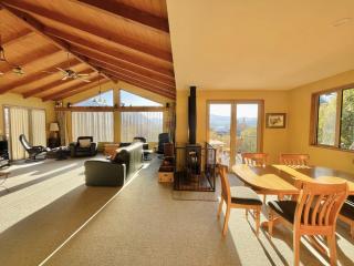 Retro Ski Lodge - Wanaka Holiday Home - Wanaka - 8