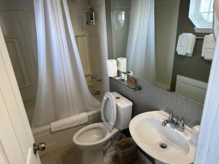 Island House Historic Vacation Rentals - Port Clinton - 8
