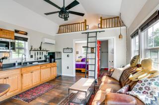 Whimsical Cabin with Grill Less Than 4 Mi to Lake Brownwood! - Lake Brownwood - 9