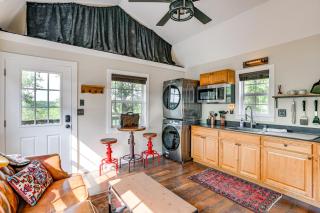 Whimsical Cabin with Grill Less Than 4 Mi to Lake Brownwood! - Lake Brownwood - 6