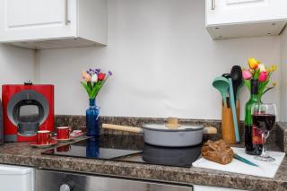 Dockyard Dreams - Close To Gunwharf! - 1