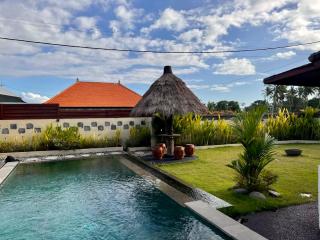 PROMO!!! 3BR Villa Batulesung Canggu, with Rice Feld view, Big Garden & Pool, QUIET and peaceful, near beach - 2