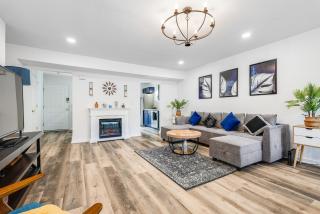 Shenandoah Paradice - 6 Person Hottub, Mountain View, EV Station, Arcade, Modern Minimalist Design, Walk to Ski - McGaheysville - 4