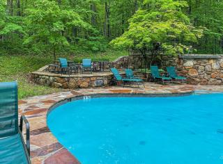 Cabin w Hot Tub, WiFi, Deck, Grill & Dog-Friendly! - Berkeley Springs - 6