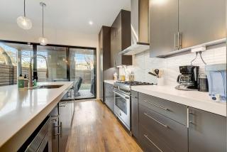 3 Bed Modern Masterpiece in Uptown! - 8