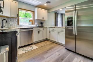 Cozy Grass Lake Home with Patio, Fire Pit and Kayaks! - 2