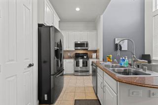 Upscale 3 Bedroom Townhome in M-Streets! - Dallas - 1