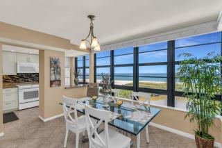 Panoramic Views, Private Balcony on 15th Floor, End Unit - 2
