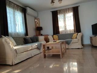 Yellow House - Eleftheroúpolis - 5