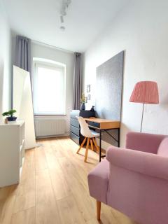 Apartment 'PrimeStay' modernes Appartment nähe Klinikum für Urlaub oder Geschäftsreise, 24 Std Check-in, WLAN, 55 Zoll-Fernseher, Streaming, Küche, Regendusche, Doppelbett, Schlafsofa, ruhige 50 qm Wohnung - Bielefeld - 8