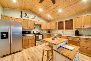 Cozy Waverly Cabin with Fireplace and Deck! - 8