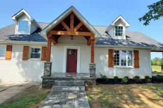 Shelton Farmhouse - - 3
