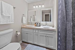 Close to hospital and ECU - 2