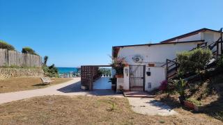 CAMERETTA SUL MARE con OMBRELLONE - Lido Di Fondi - 6
