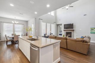 Elegant Spacious Home Near Omni PGA Frisco - 1