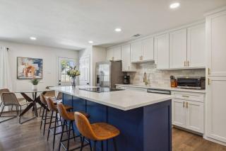 Feel at Home! New Renovated House By Grandscapes - 8