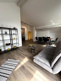 Moderne Wohnung mit Dachterrasse - 0