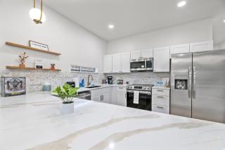 Stunning Modern Home Near White Rock Lake! - Dallas - 7