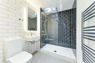 Spacious Modern Apartment - 4