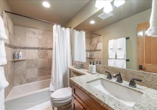 Cozy Northstar Village Condo Walk to Lifts 2 Full BA Excellent Location - Truckee - 3