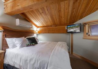 Cozy Northstar Village Condo Walk to Lifts 2 Full BA Excellent Location - Truckee - 1