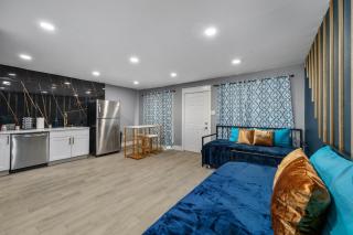 Heights 1BR Chic Apt with King Bed & Pool - Houston - 2