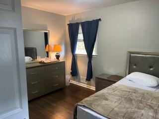 Hillandale Private Suite with Shared Bathroom - Atlanta - 3