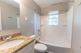 Hillandale Private Suite with Shared Bathroom - Atlanta - 1