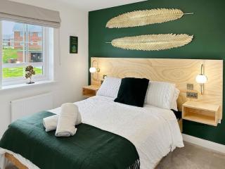 Sheffield Detached Charming 4bd Home - Rotherham - 3