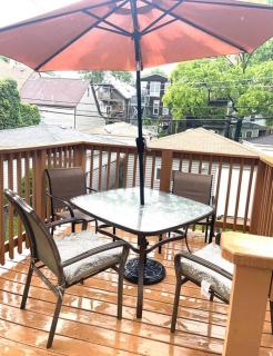 Deluxe Duplex in Roscoe-Wrigley with Free Parking - Chicago - 7