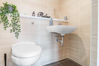 Waterfront Luxury Apartment - 9