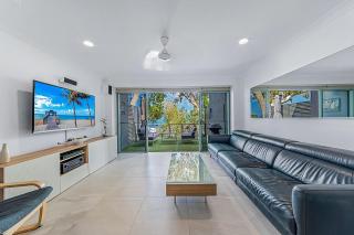 Sunset On Hamilton Island - 2 Bedroom Apartment with views and buggy - 0