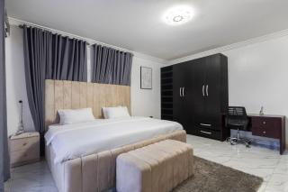 Luxury 3 bed and 3 bath Shortlet Apartment with Swimming Pool in Oniru Victoria Island Lagos Nigeria - Lagos - 1