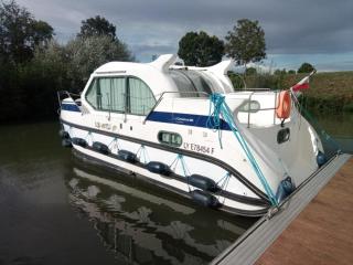 Bateau Nicols 900 à quai, séjour unique sur l'eau à Pontailler-sur-Saône, 2 cabines, tout équipé - API-1-46-18 - Pontailler-sur-Saône - 0
