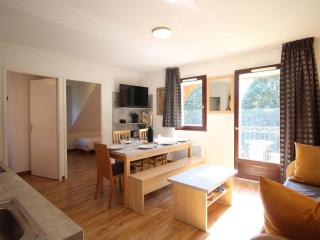 Appartement T3 à Luchon: Balcon, Parking, Proche Thermes & Centre, Bien Équipé - FR-1-313-232 - 3