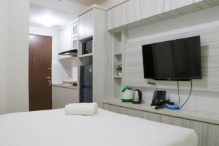 Cozy and Relaxing Studio at Transpark Cibubur Apartment By Travelio - 7
